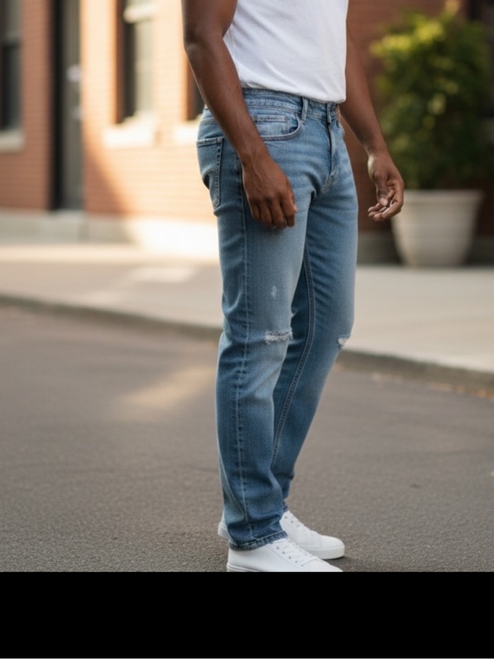 YASO Classic Light Blue Straight Men's Jeans with Subtle Knee Distressing